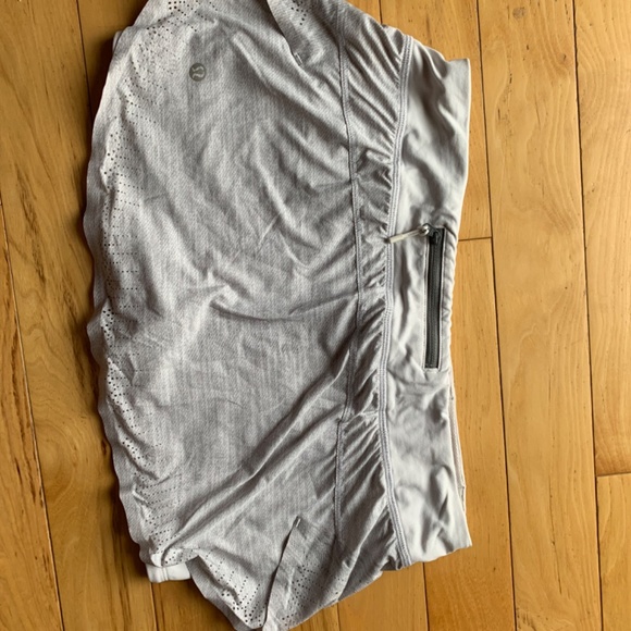 white lulu lemon skirt/short - Picture 4 of 4